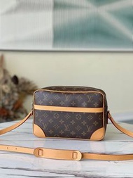 Lv 老花 相機包 