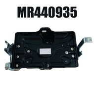 8201A086 MR440935 1 Pcs Battery Tray For Mitsubishi Pajero Montero IV V73 V75 V78 V93 V97 V98