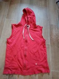 紅色無袖連帽外套