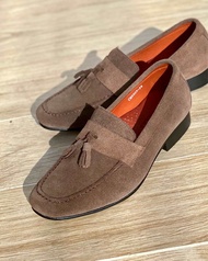 COSMOS SHOES รองเท้าหนังกลับแบบสวม Loafers รุ่น Kingston Tasseled