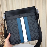 กระเป๋าสะพายข้างผู้ชาย coach