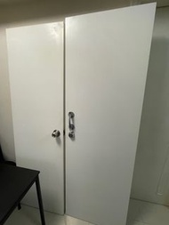 白色實木門連鎖膽鎖匙