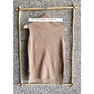 knitwear vest like new