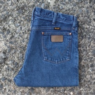 W46/36 Second-Hand Wrangler Jeans Model 13MWZ Actual Waist Measurement 36.5" Total Length 40" Leg Bo