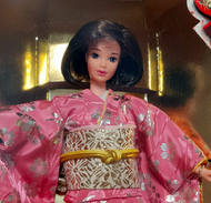 收藏型芭比娃娃日本新年快樂芭比Happy New Year Barbie/粉色和服版/Steffie臉模/盒損現貨