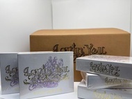 Lovin’ You Poker - F1rst Gameplay 每盒附隨機Promo Card一張 新ありな、桃乃木かな、宮下玲奈、村上悠華、三上悠亜、安齋らら、つばさ舞、八蜜凛、八木奈々、伊藤舞