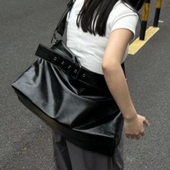 สินค้าใหม่ 2025 กระเป๋าหนังสะพายข้างใบใหญ๋ Oversize belt bag NEW F025