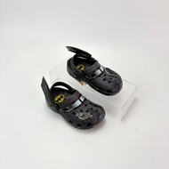 Crocs  Summer Beach EVA Batman-themed winged sandals with closed toe and flat heel design for summer