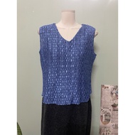 Women's blue v-neck short sleeve shirt, size L a84