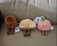 Jellycat Madeleine 瑪德蓮 貝殼蛋糕，法國限定Jellycat Carole Canele 可麗露  Jellycat peach charm蜜桃鎖匙扣kc