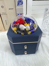 Snoopy 史努比 紅玫瑰 藍玫瑰 飾物盒 首飾盒 永生花 燈 玫瑰 保鮮花 花束 繡球花 花 生日 禮物 情侶 閨蜜 畢業 結婚禮物 情人節禮物 母親節禮物  畢業禮物 畢業花 畢業花束 聖誕禮物