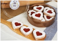 Strawberry butter Cookies ( คุกกี้รูปหัวใจ แยมสตอเบอรี่) by Felix bakery