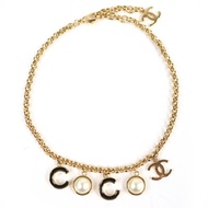 香奈兒 (CHANEL) B24B ABE238 COCO 標誌仿珍珠項鍊，金色和黑色，帶盒子，意大利製造，品相極佳。