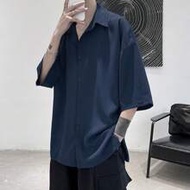 เสื้อเชิ้ตแขนสั้นติดกระดุม Manfinity Homme สำหรับผู้ชาย สีน้ำเงินเข้ม ทรงโอเวอร์ไซส์ หลวม คอปก สำหรั