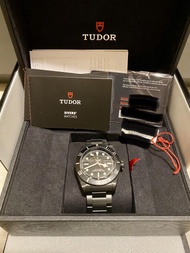 全新Tudor Black Bay 79230DK New Old Stock (已停產，79230系列精選，與79350、79360N、79360DK、70330B、70330N同步發售)(此系列停產前最後定價$34700)