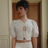 Mira Bangkok Chacha top เสื้อเเขนตุ๊กตาลายจุดผูกโบว์หน้า