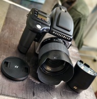 ９８％極新罕售哈蘇Hasselblad H5D-50c（CMOS高ISO版）＊當年全套原價＄２９５,０００萬中幅專業頂級機皇）連HC 80mm F2.8標準鏡，原廠電X２塊配件全齊，可升級至H5D-2