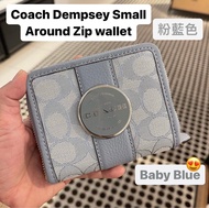 ✅香港現貨✅鬥手快!! 先入數先得 🩵超甜價$598🩵 Coach Dempsey Lonnie Small Zip Around Wallet In Signature Jacquard light