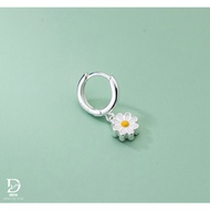 Round daisy silver earrings