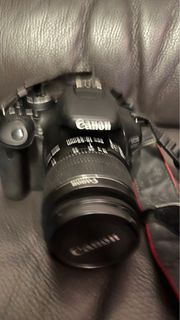 Canon EOS 600D 連EF-S 18-55mm f/3.5-5.6 IS II鏡頭套裝再加Canon EF 50mm f/1.8 STM及遙控閃光燈