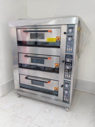 Three deck commercial baking oven