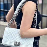 Chanel 白雪公主 白色銀鏈荔枝皮Boy25