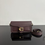 Coach蔻馳女包19新款酒神包Tabby系列手提包信封包73995 73722系列 26157.5cm。棕色