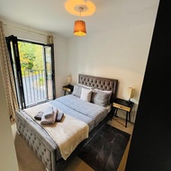 โรงแรม #13 Elegant Solihull Townhouse - Sleeps 10 - NEC BHX - "Perfect for Contractors and Families