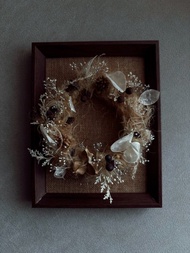 透明時光花圈 ∣瓊蔴絲.銀幣葉.滿天星.果實