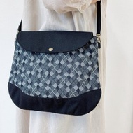 岡山丹寧 倉敷帆布 圓潤斜背包 雙色 Sacoche 格紋 菱格紋丹寧 x 黑色