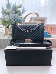 CHANEL 25 boy chevron