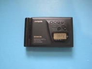 日製 AIWA HS-RL75 附電池盒  卡式隨身聽 可過電. 無卡帶功能馬達會轉  故障零件機