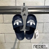 REBEL 👽 adidas 拖鞋 Adilette Lite 深藍 白 三葉草 大Logo 男鞋 女鞋FU8299