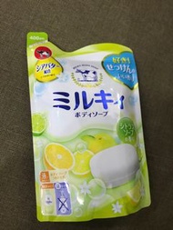 日本原裝進口 牛乳石鹼 牛乳精華沐浴乳補充包(柚子果香) 400ml