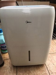 Midea 抽濕機二手14 L/day 另外一部9.6L /day$250(開機後幾分鐘先會運作)抽濕功能正常西貢區取