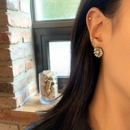 Petal mother-of-pearl pearl earrings / korea korean fashion accessories jewelry jewellry item jewel 