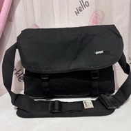 Peeps canvas sling bag. preloved peeps canvas sling bag