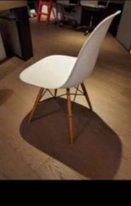 Vitra Eames Plastic Side Chair RE DSW