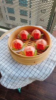 Longevity peach buns with (生，日，快，樂，福）frozen