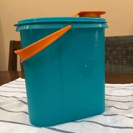 TUPPERWARE BEVERAGE BUDDY 1.9L PITCHER TUPPERWARE PITCHER DRINKING WATERbiru