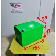 Battery Box can install 4 cells 33140, or 8 cells 32650