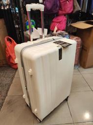 全新行李箱，白色，28吋，可以加大，密碼鎖，飛機輪，板橋江子翠捷運站五號出口自取，28吋1280元，不議價