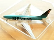 ▪1:400 "SIEMENS Be inspired" Germania Airline HERPA WINGS 1/400 Boeing 737-700  (ドイツ航空、日耳曼尼亞航空) (Reg no.: D-AGEU) (EAN: 4013150560382) [#飛機模型#Diecast Aircraft #ダイキャスト航空機] HERPA WINGS Model No. 560382  ヘルパウィングス