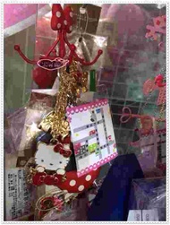 小花花日本精品 Hello Kitty samantha thavasa 吊飾 包包掛飾 紅色趴姿00800303