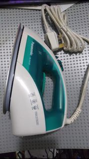 Panasonic 樂聲NI-E410T 鈦塗層底板蒸氣熨斗