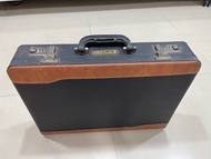 行李箱 公事包 手提箱 道具 一卡皮箱 硬殼 密碼鎖 擺設古董公事包 007 早期硬殼皮箱老件 復古皮箱