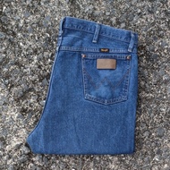 W10/42 Second-Hand Wrangler Jeans Model 13MWZ Actual Waist Measurement 42" Total Length 45.5" Leg Bo