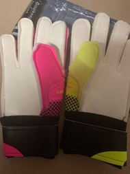 Puma EvoPower 足球守門員手套