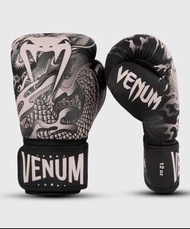 Venum dragon 拳套九成新