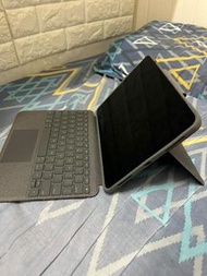 Ipad air 4 (256GB) 連 keyboard